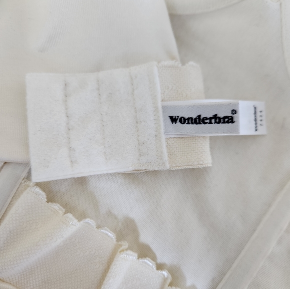 Wonderbra Strapless Seamless Bustier Bra in Satin Ivory Cream 34A - Picture 3 of 4